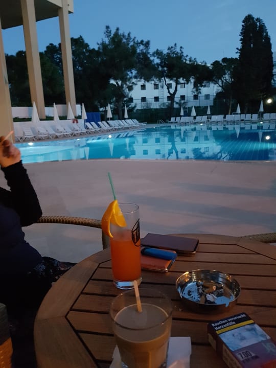 Ein Cocktail am Pool, traumhaft  Asteria Collection Side