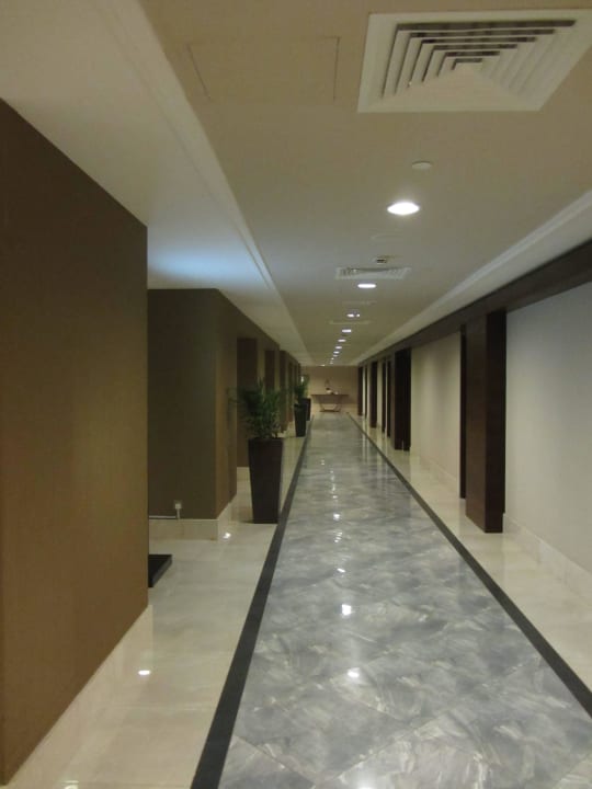 Flur in der 2. Pyramide  Rixos Bab Al Bahr