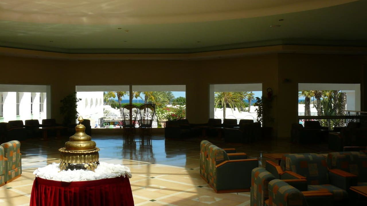 Eingang Hotel / rechts die Rezeption El Mouradi Club Kantaoui