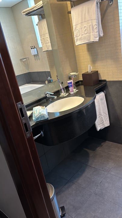 Zimmer Rose Rayhaan by Rotana