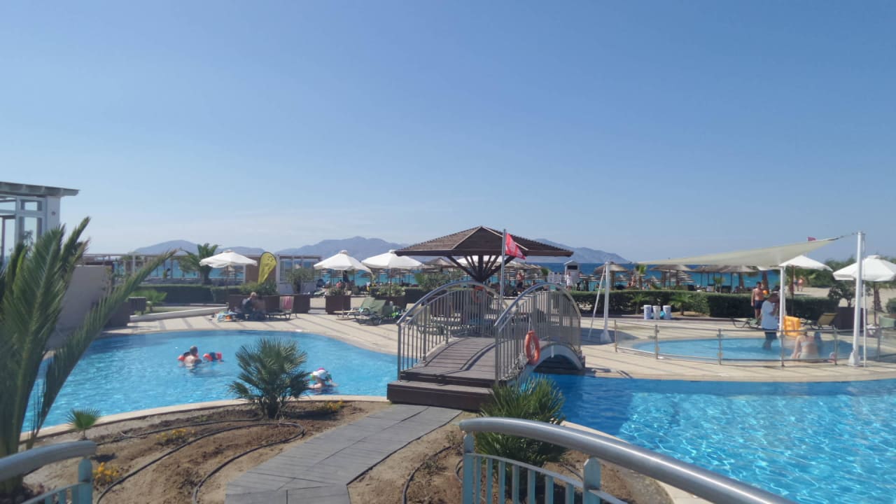 Familien Pool Atlantica Marmari Palace