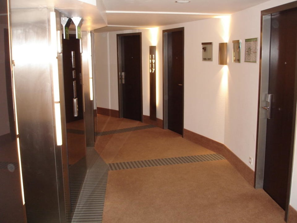 Die runden Flure Dorint Hotel An der Kongresshalle Augsburg
