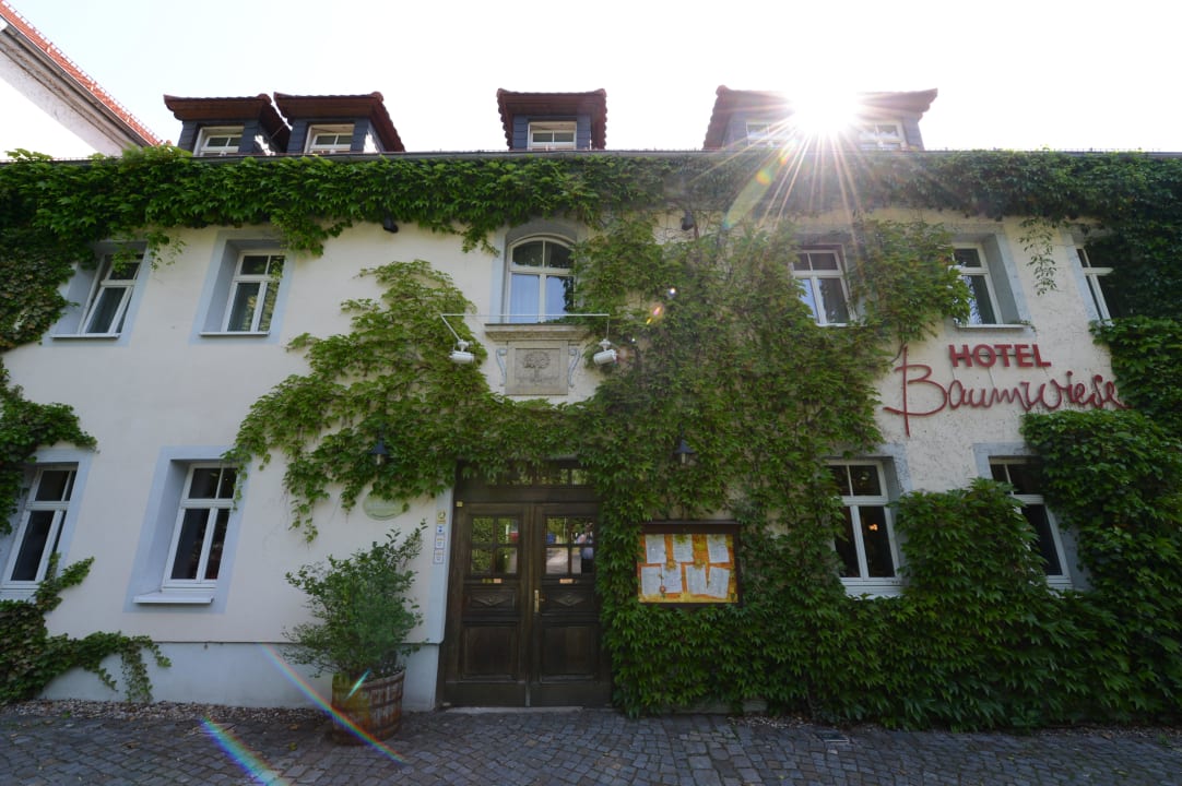 Eingag zum historischen Wirtshaus Landidyll Hotel Baumwiese