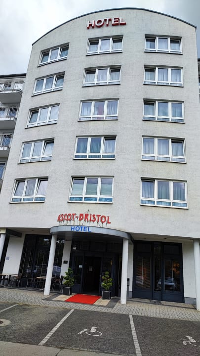 Außenansicht Hotel Ascot-Bristol