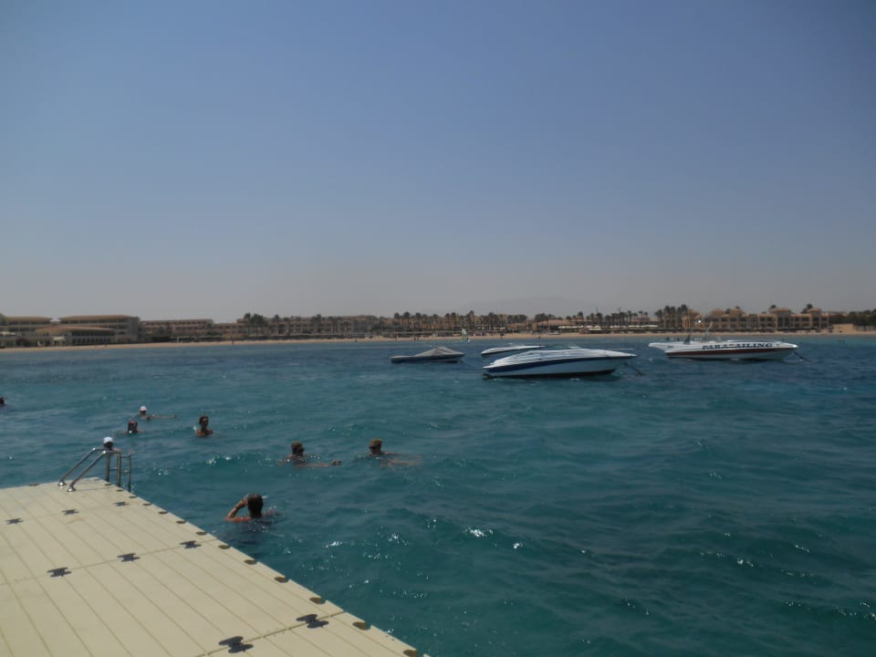 Blick zur Hotelanlage vom Steg Cleopatra Luxury Resort Makadi Bay