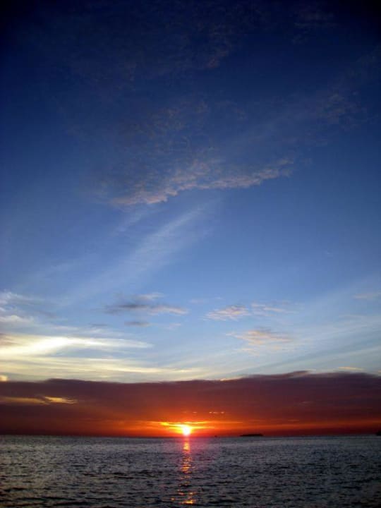 Sonnenuntergang Meeru Maldives Resort Island