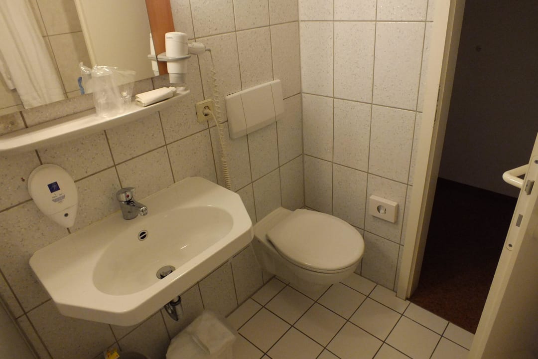 Waschbecken und WC Good Morning Erfurt