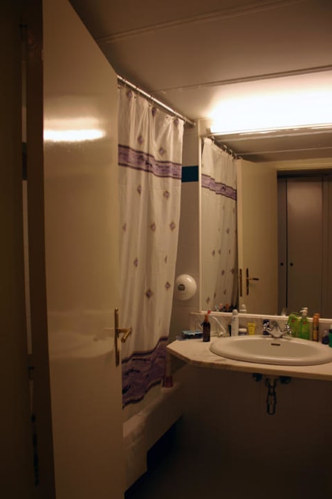 Badezimmer alltoura Club Hotel Porto Angeli Beach Resort