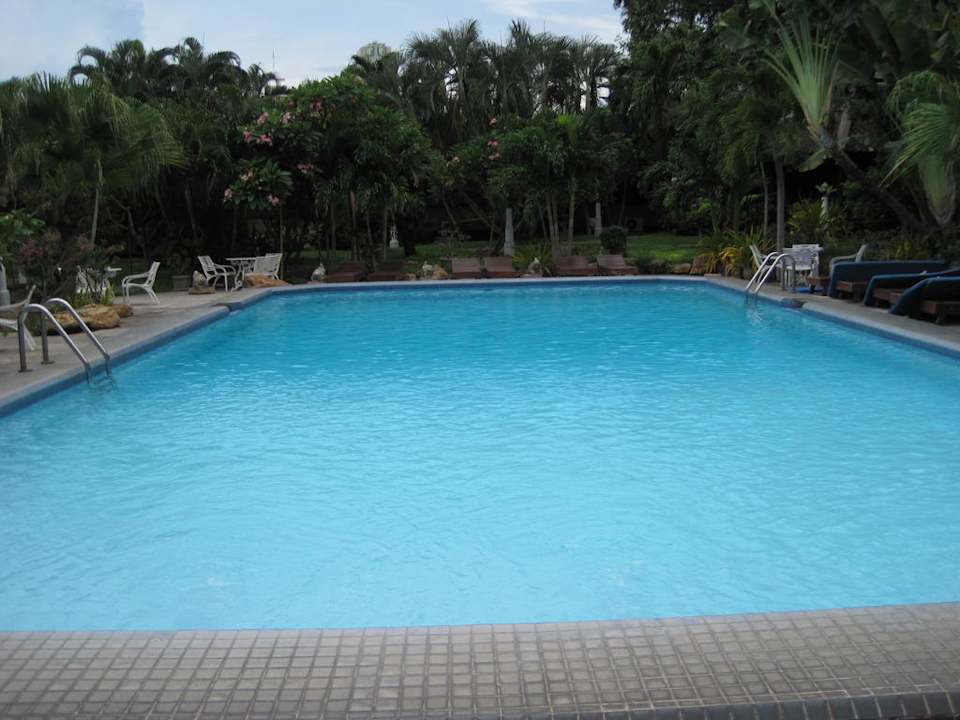 Der größere Pool Hotel The Cottage