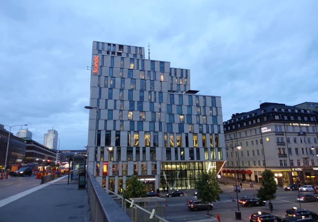 Hotel z zewnątrz Hotel Scandic Continental
