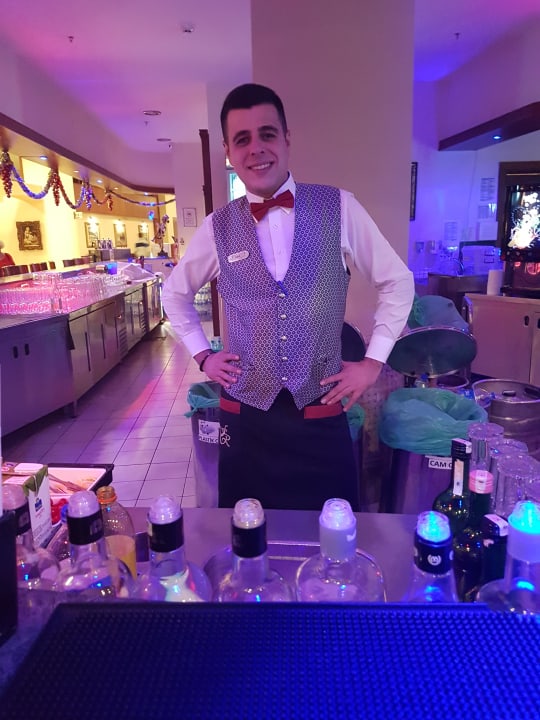 Emir bester Barkeeper in Fame Residence Lara  Fame Residence Lara & Spa