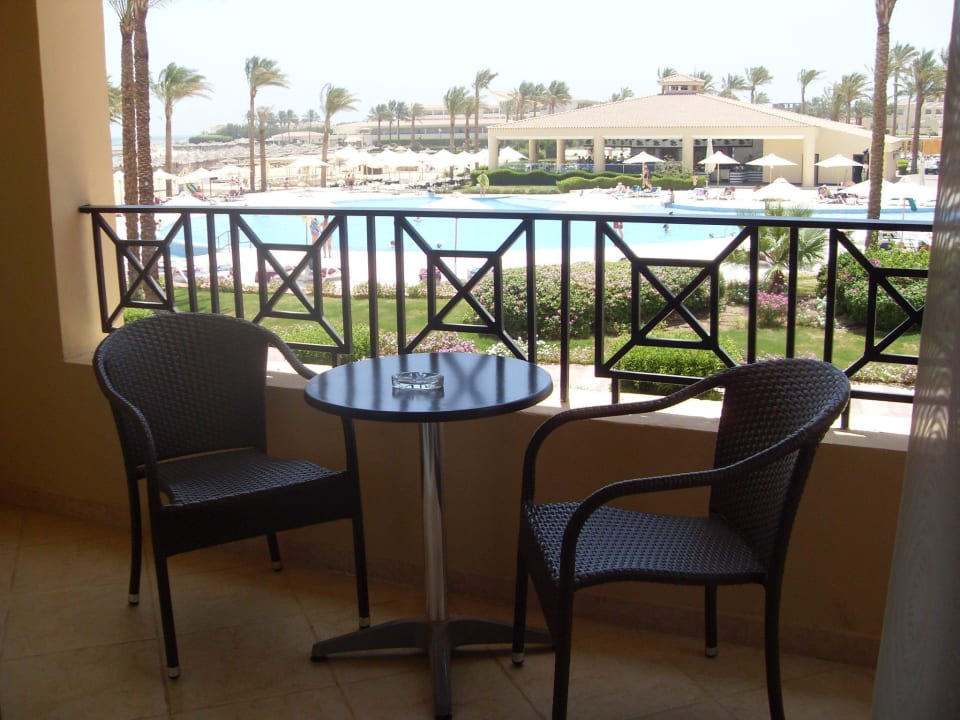 Unser Balkon mit Blick auf Poolbar Cleopatra Luxury Resort Makadi Bay