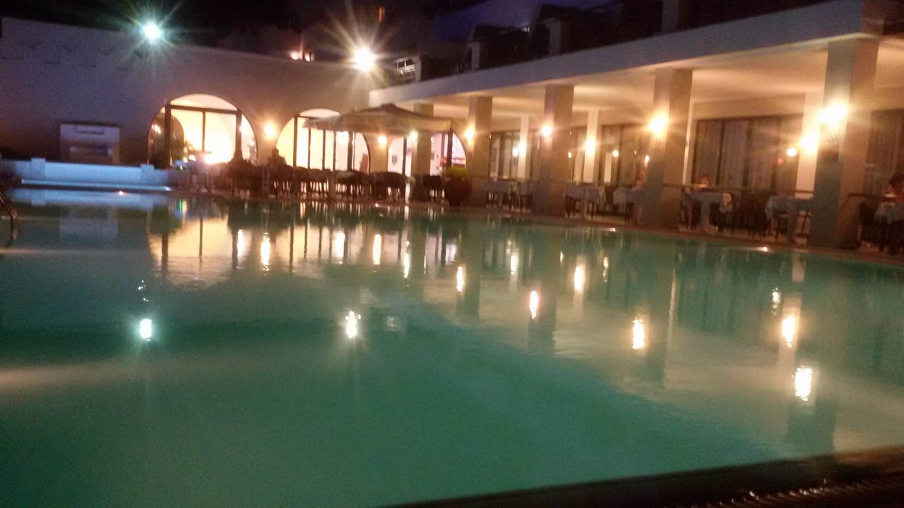 Pool Palace bei Nacht Hotel Calypso Beach