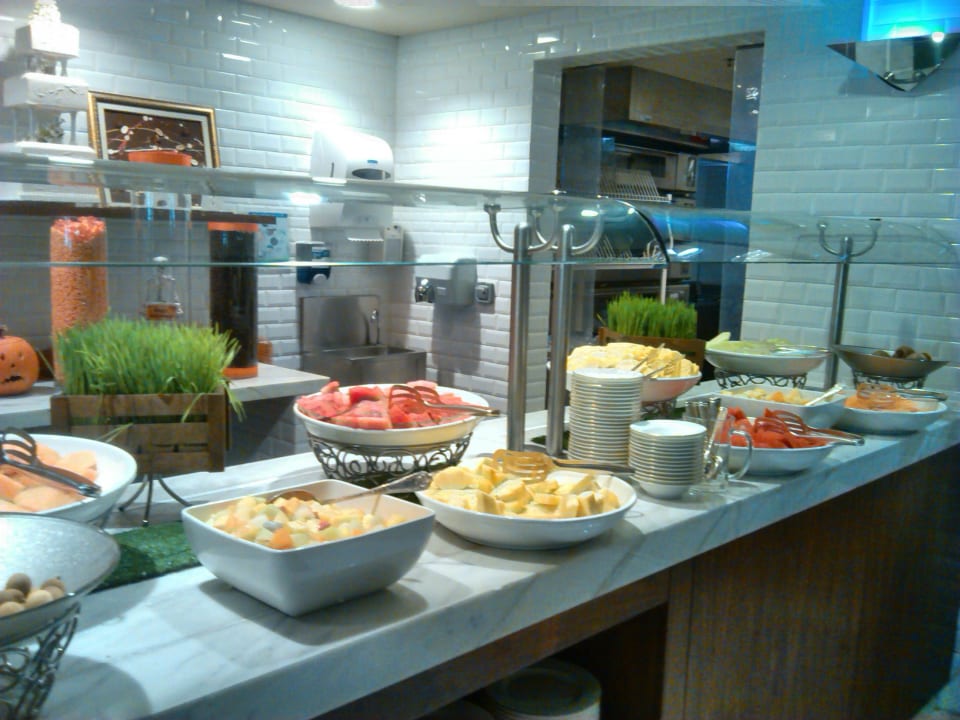 Buffet  The Ritz-Carlton Abu Dhabi Grand Canal