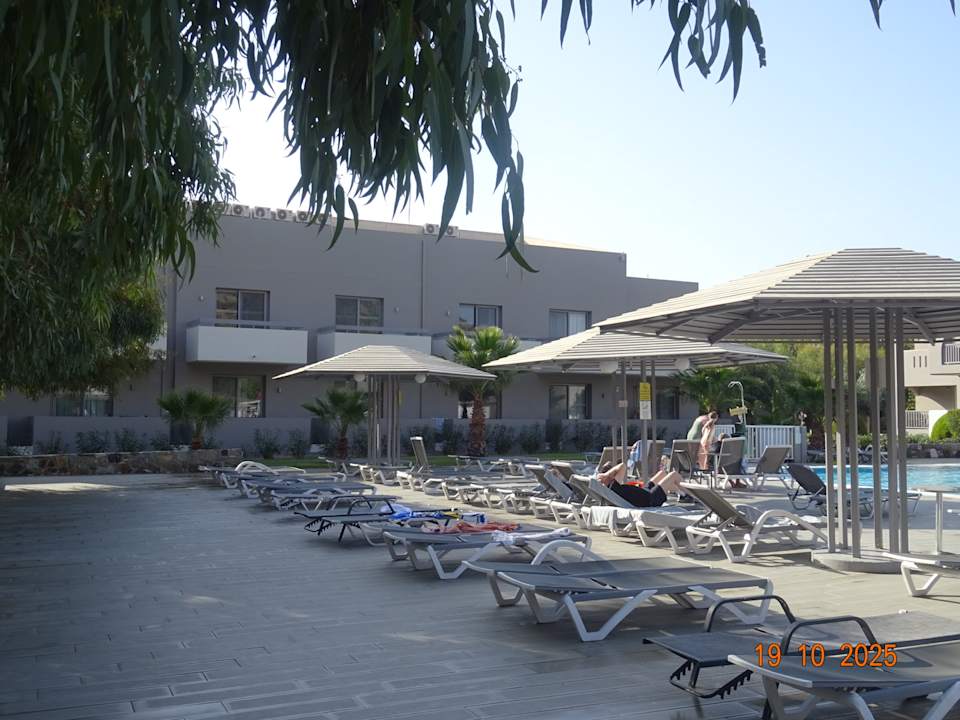 Pool Akti Beach Club