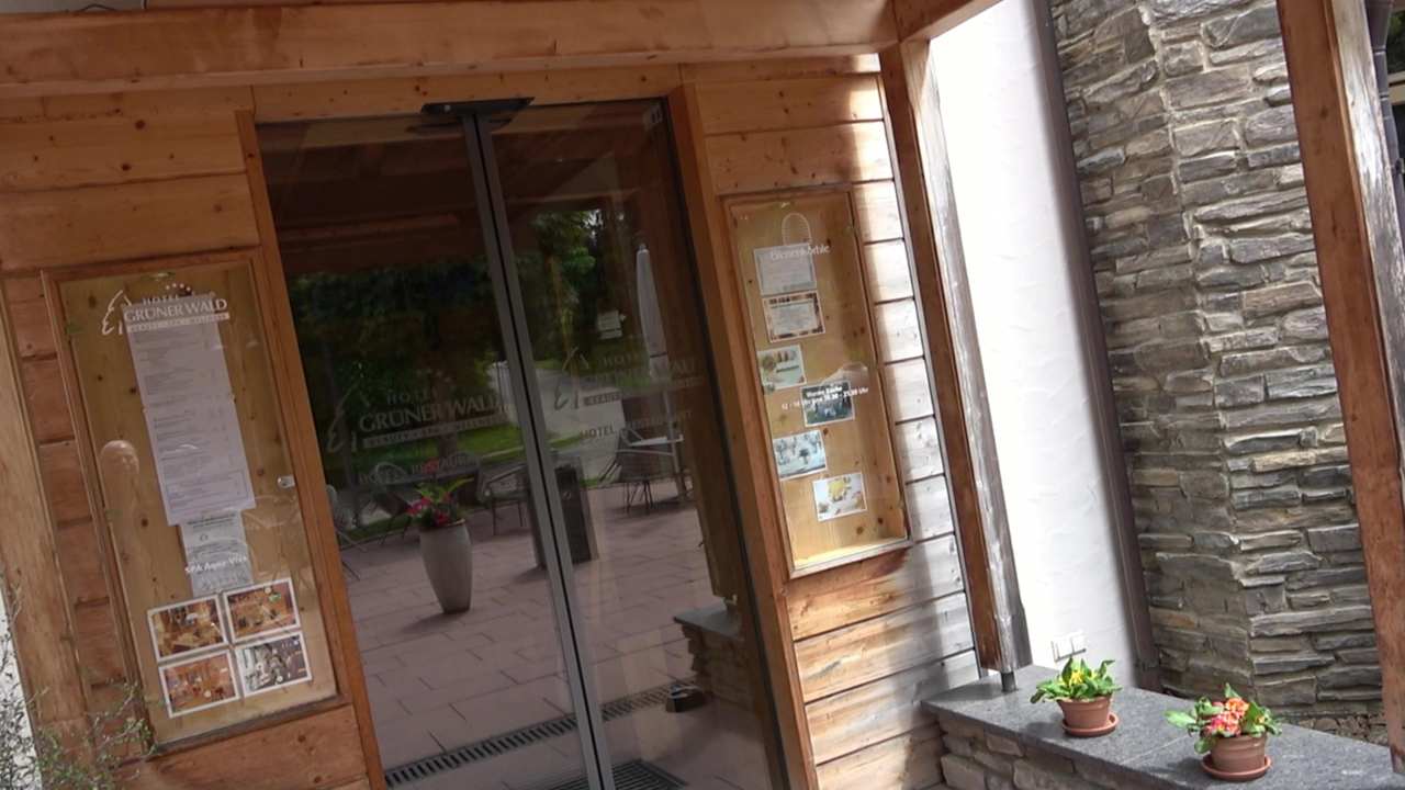 Außenansicht Hotel Grüner Wald