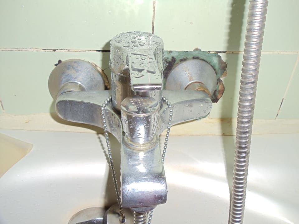 Badezimmer- das 2. Ekelbild The Fair House Beach Resort