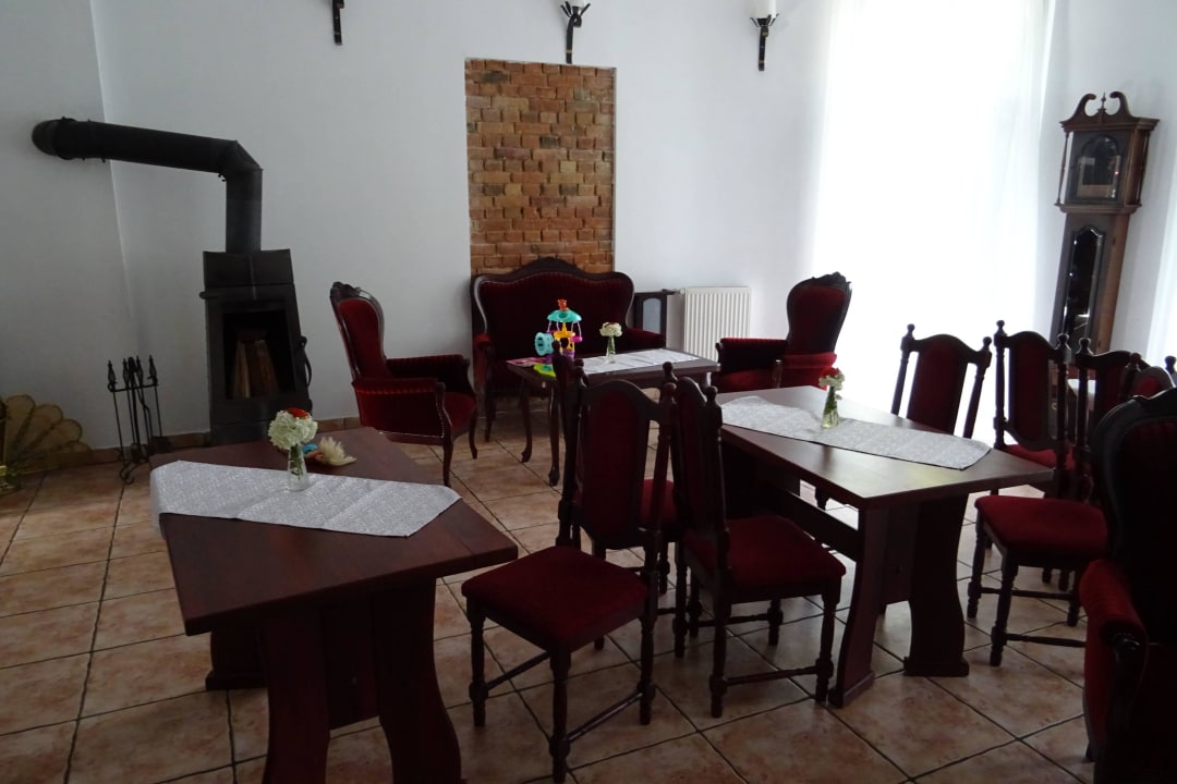 Lobby hinterder Rezeption Hotel Ksiezycowy Dworek