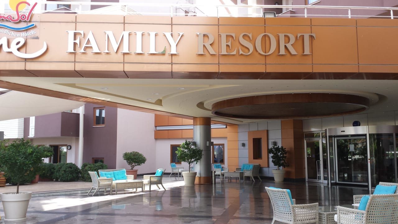 Eingang Hane Family Resort