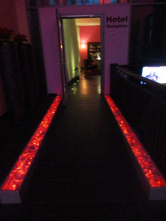 Weg in die Rezeption East Hotel