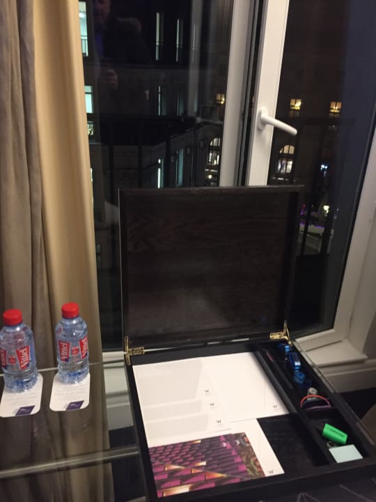 Arbeitsplatz mit Opernblick W Hotel Paris Opera