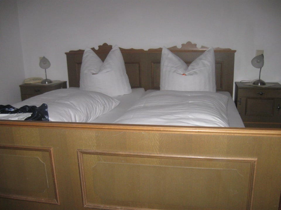 Doppelbett mit Betthupferl Hotel Medl