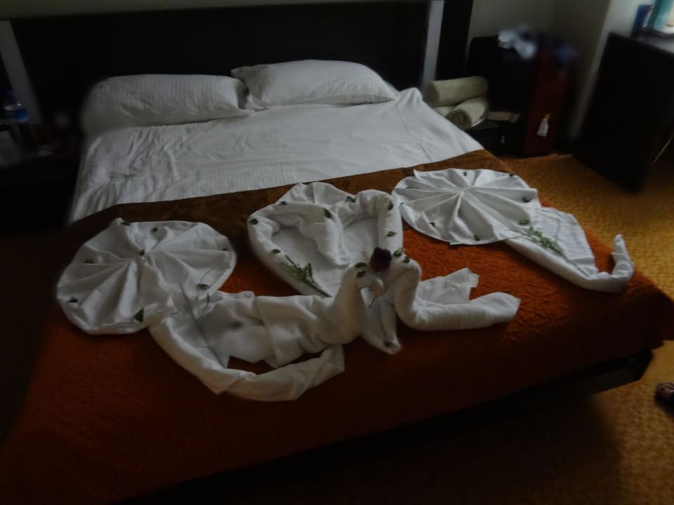 Reich geschmückte Betten Limak Lara Deluxe Hotel & Resort