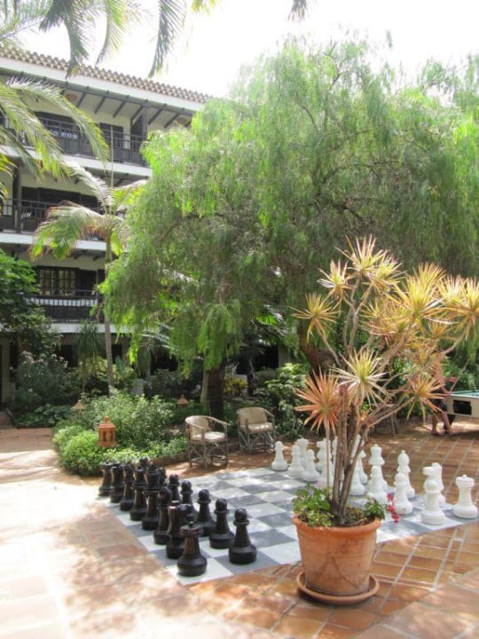 Schach im Gartenbereich Hotel Parque Tropical