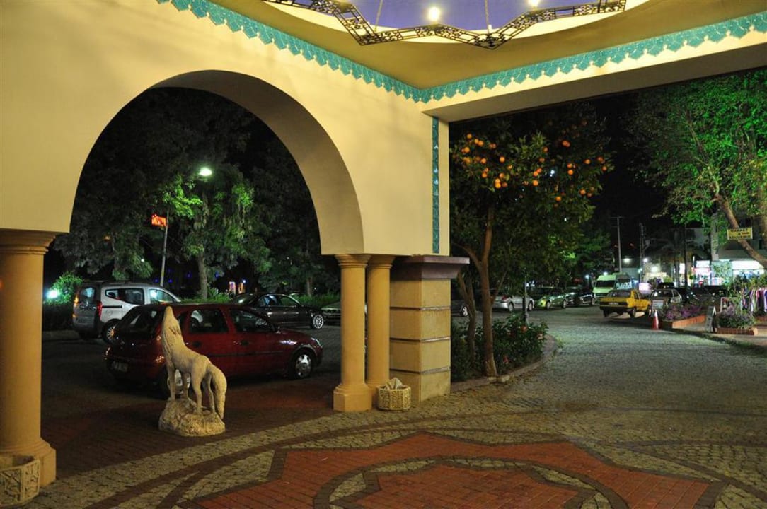 Główne wejście NoxInn Club