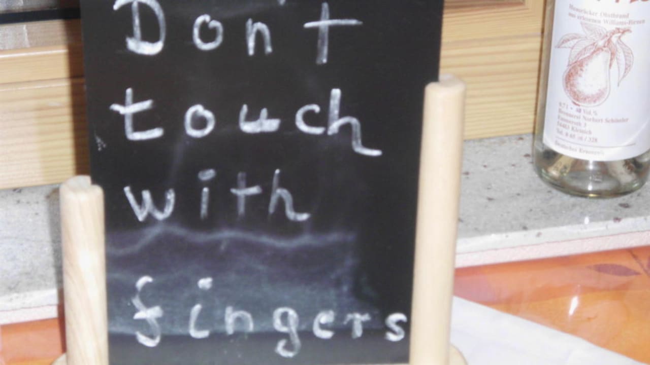 "Pfoten weg vom Essen" Hotel Garni Ursula