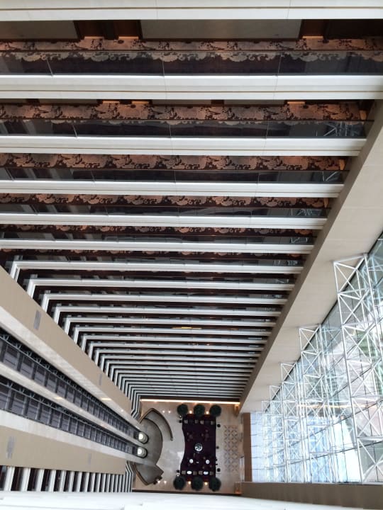 Blick ins Hotel, aus der 32. Etage Dusit Thani Abu Dhabi