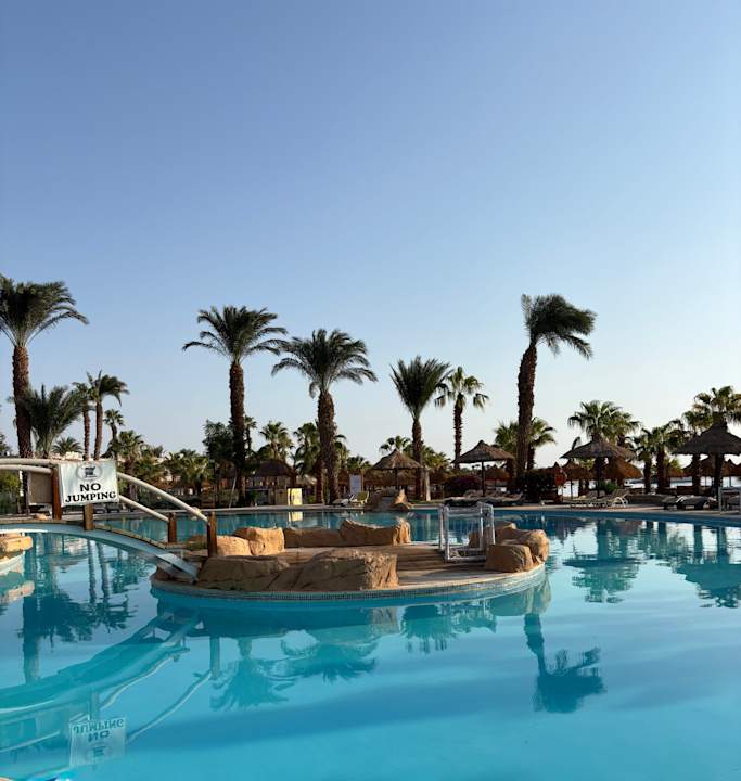 Pool Lotus Bay Beach Resort