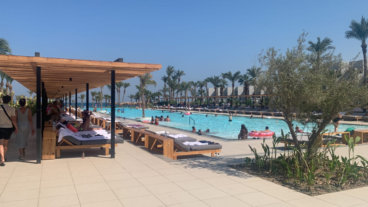 Pool Serry Beach Resort