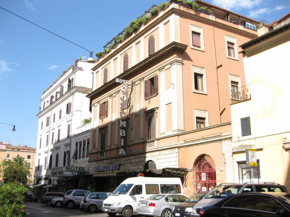 Aussenfassade, oben Terrasse Hotel Columbia