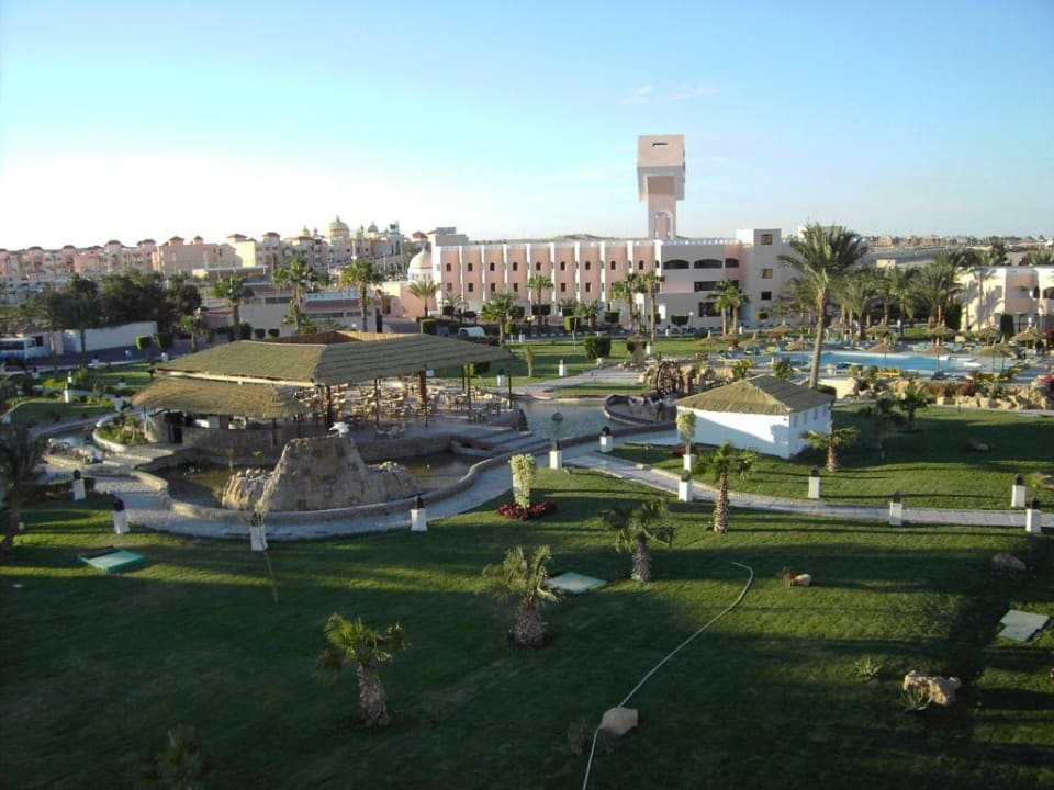 Blick über den vorderen Teil der Anlage Beach Albatros Resort