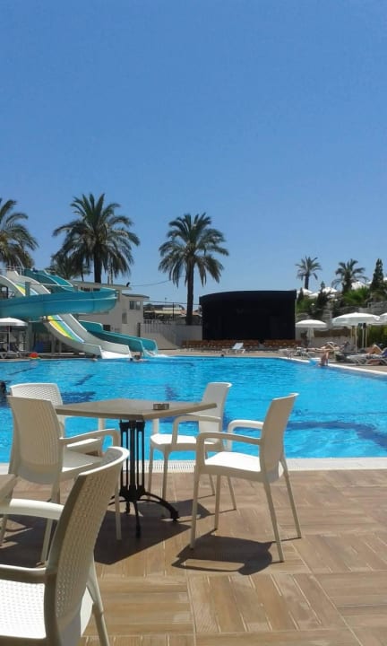 Mittagszeit am Pool Anfang Juli waren kaum Gäste  Palm World Side Resort & Spa
