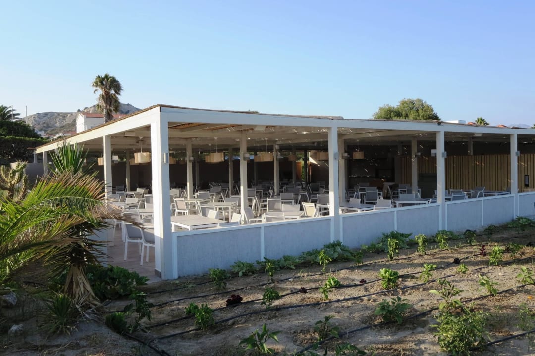 Spezialitätenrestaurant am Strand, sehr nüchtern Porto Bello Royal