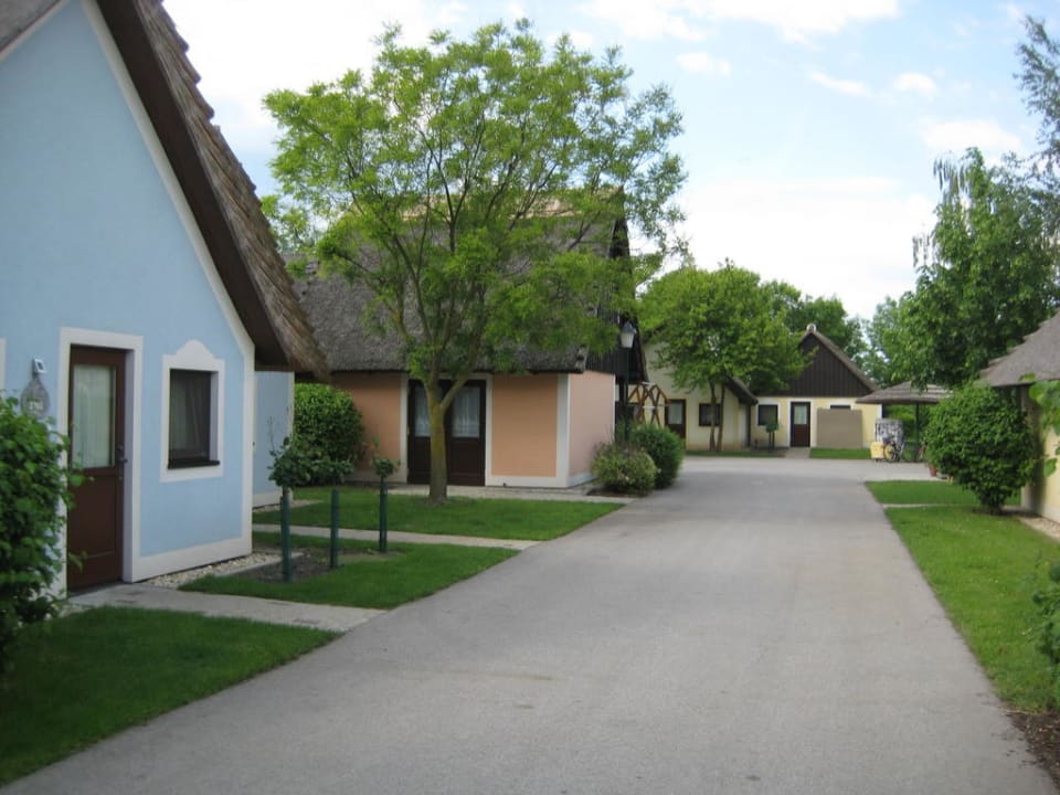 Außenanlage mit Häuschen Hotel VILA VITA Pannonia