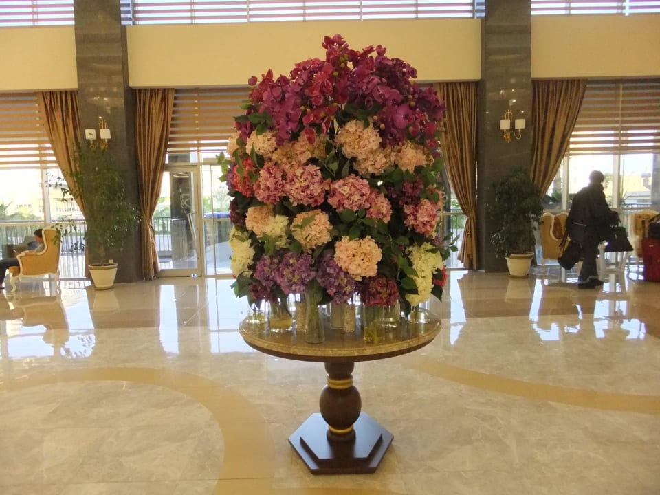 Blumen in der Eingangshalle Hotel Royal Garden Beach