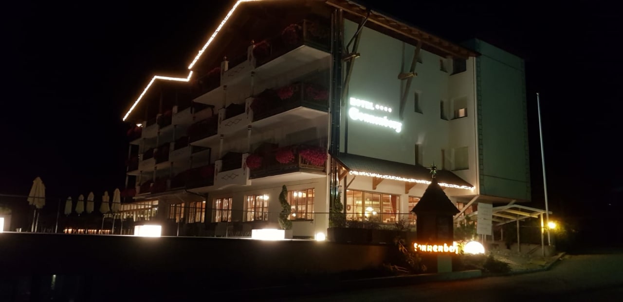 Außenansicht SONNENBERG | Panorama Dolomites Wellbeing