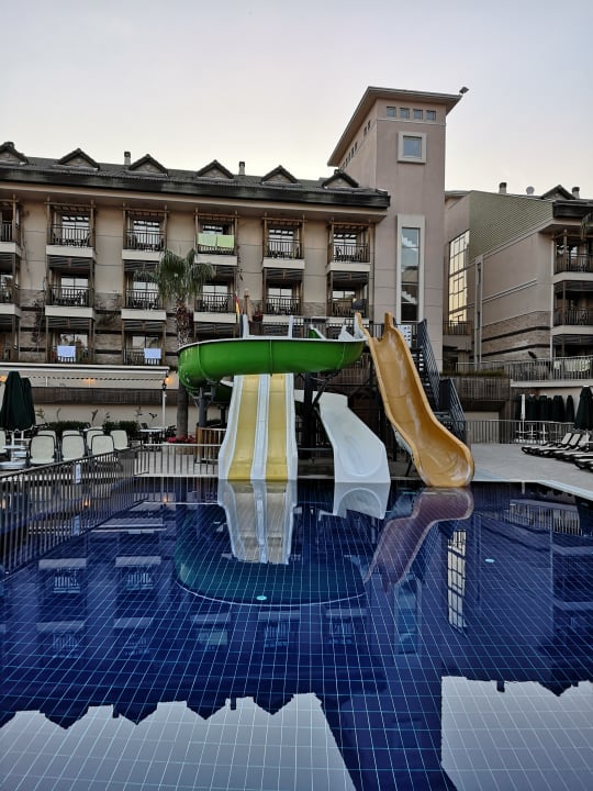 Die Wasserrutschen...  Can Garden Resort