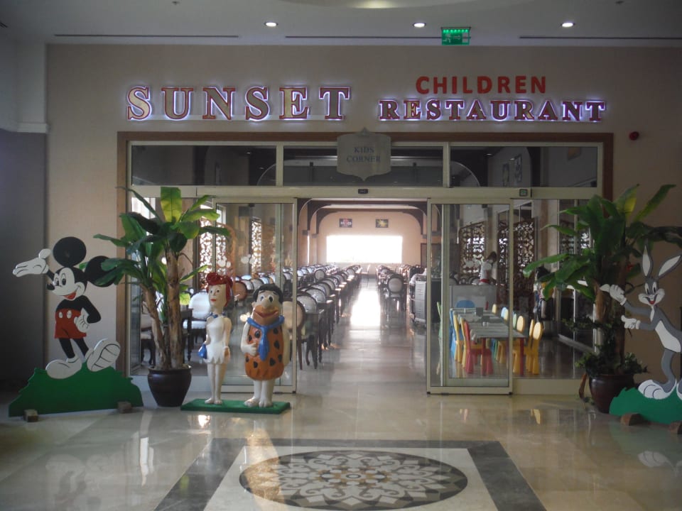 Eingang zum Kinderrestaurant Crystal Sunset Pearl Collection