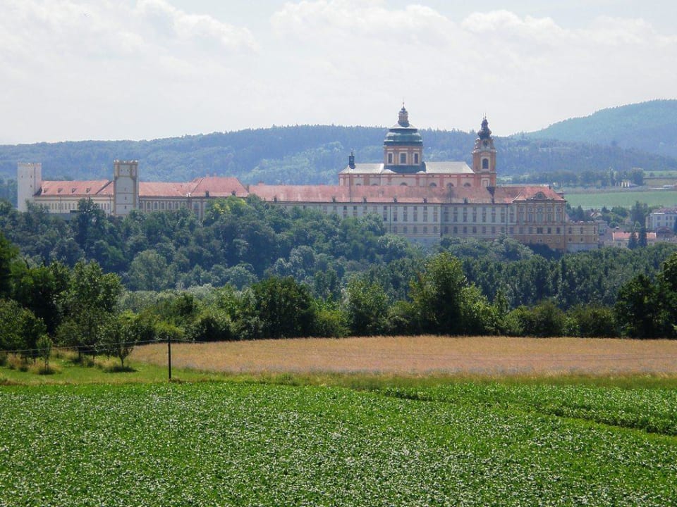 Blick zum Stift Melk Haus Sundl Privatzimmer