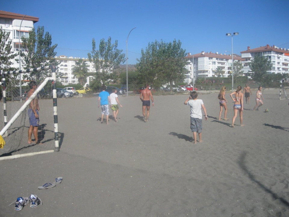 Fußball-/Volleyballfeld Iberostar Waves Málaga Playa