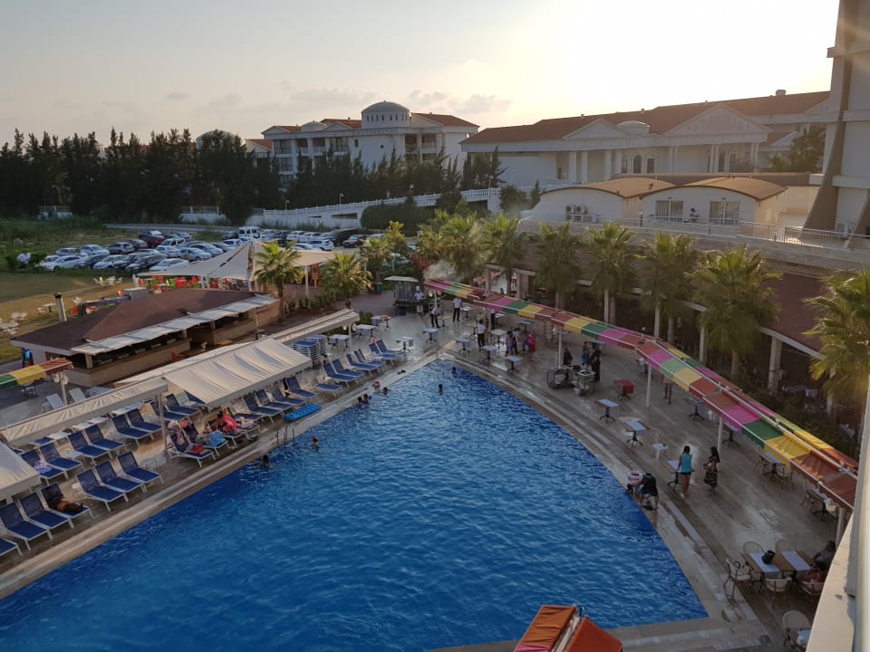 Pool Ramada Resort by Wyndham Side