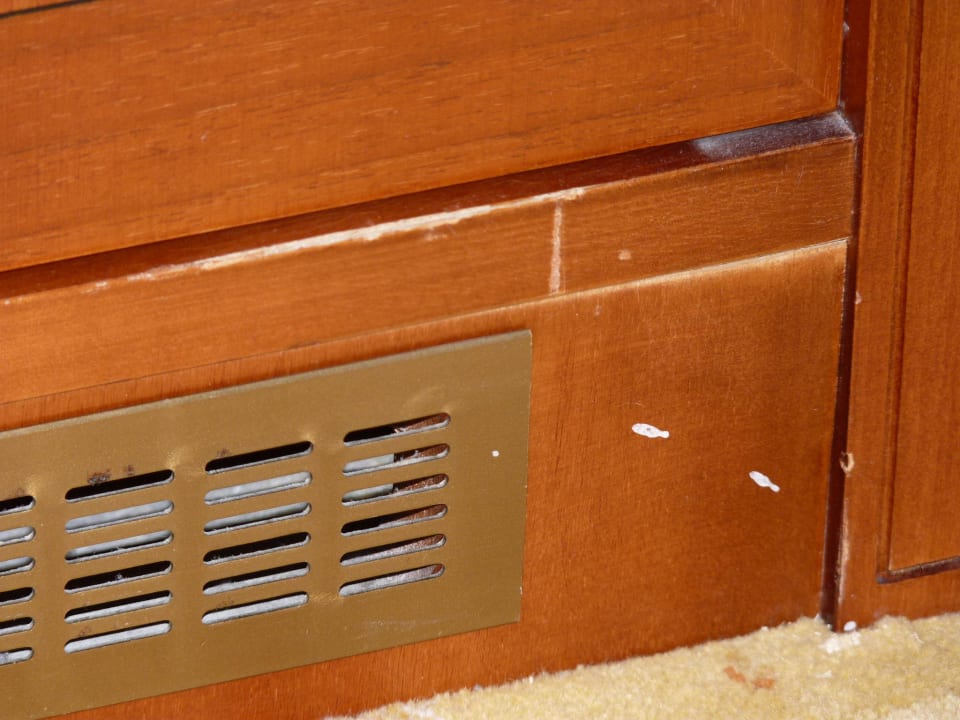 Abgewohnter Schrank Wohlfühlresort Peternhof