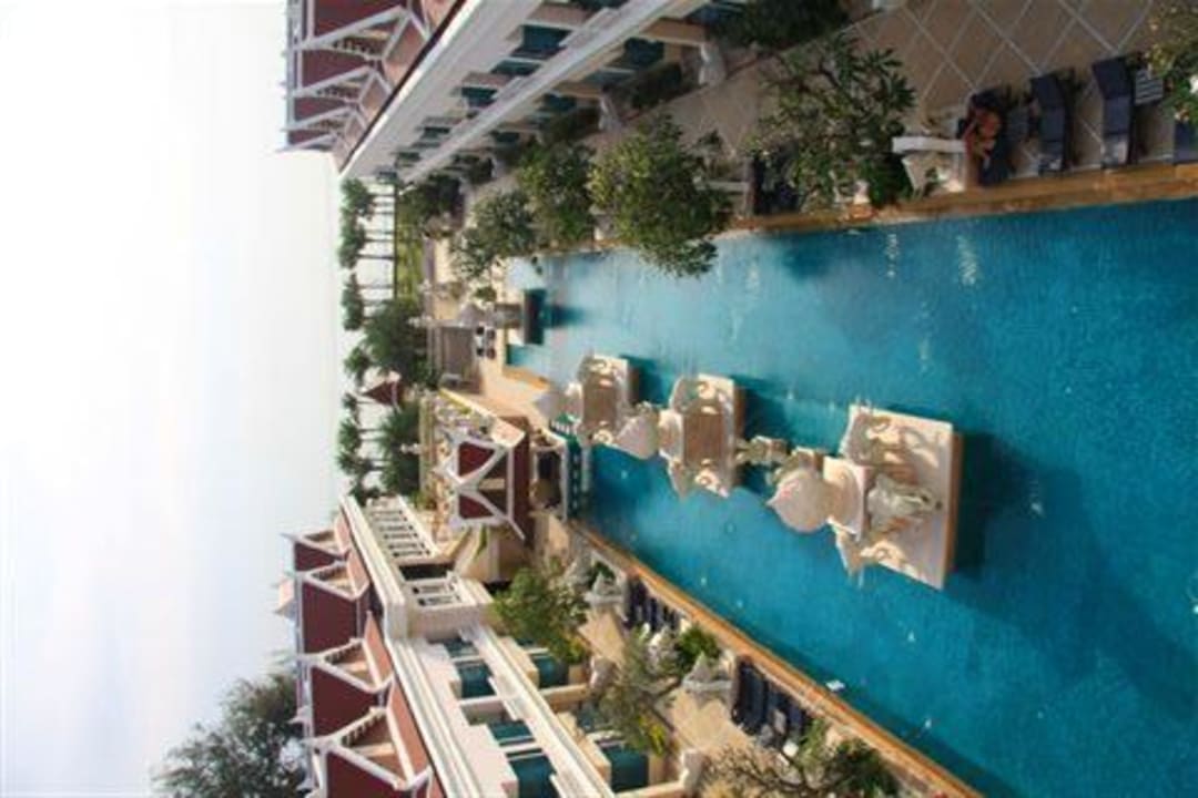 Untere Poolanlage Hotel Grand Pacific Sovereign Resort & Spa