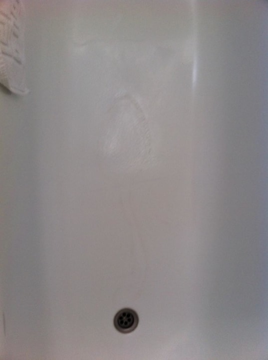 Eingewachsener Dreck in der Badewanne Hotel Don Manolito