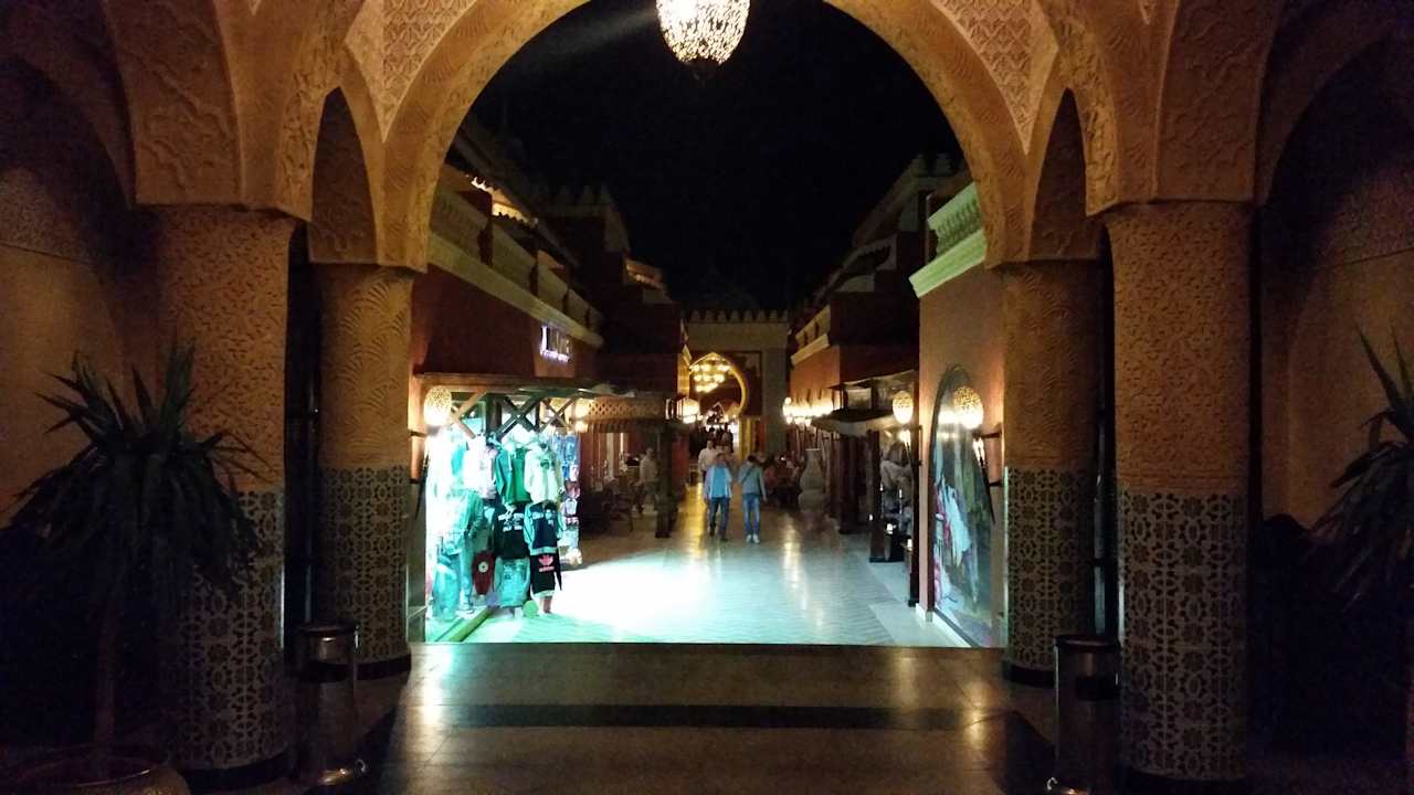 Wie die Gasse einer kleinen Stadt! Pickalbatros Alf Leila Wa Leila Resort - Neverland Hurghada