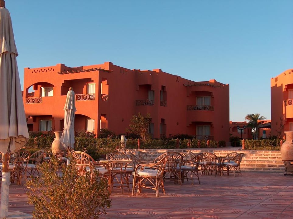 Blick zu den Zimmern Hotel Emerald Lagoon